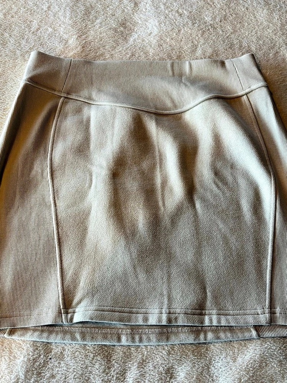 Lululemon Scuba High-Rise Mini Skirt, women’s M, cream, stretch, fitted style. M